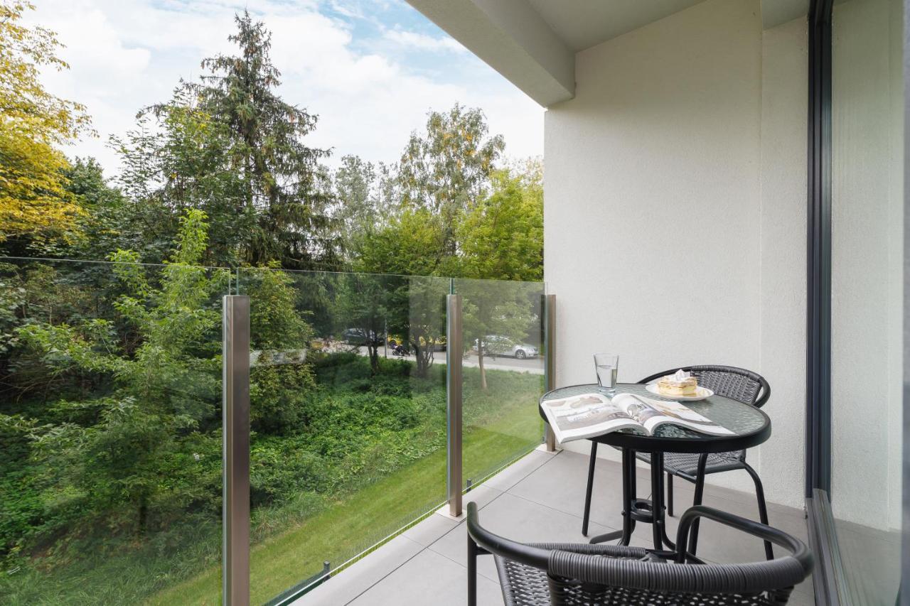 W Parku Lotnikow Apartments Tauron Arena By Noclegi Renters Krakow Luaran gambar