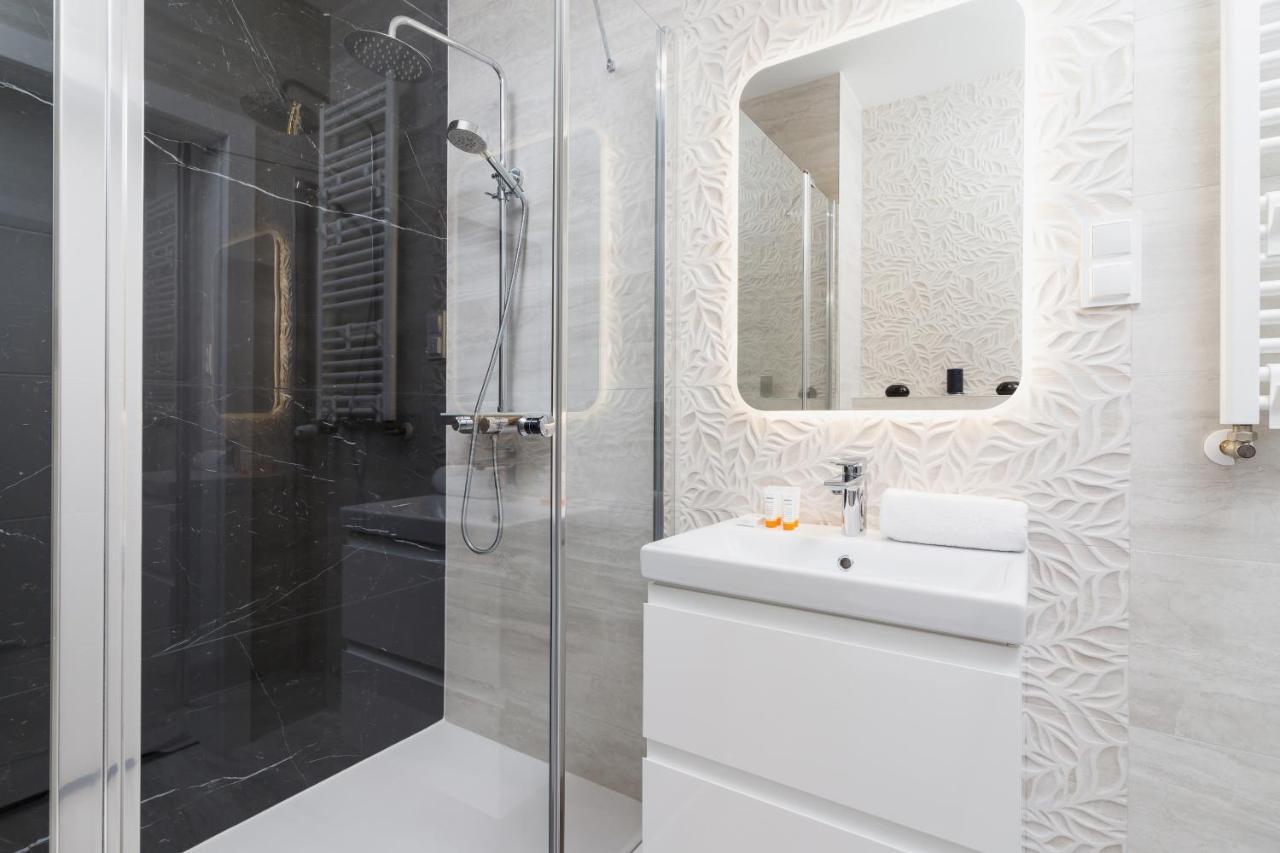 W Parku Lotnikow Apartments Tauron Arena By Noclegi Renters Krakow Luaran gambar
